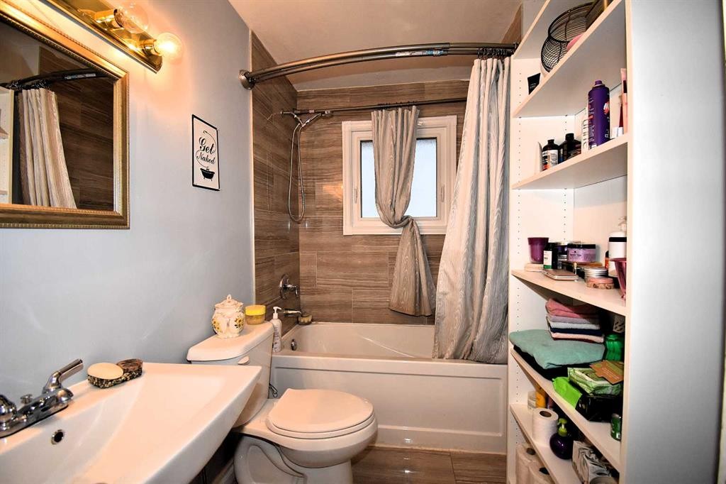 121 Chetamon Drive, Hinton, AB - Indoor Photo Showing Bathroom