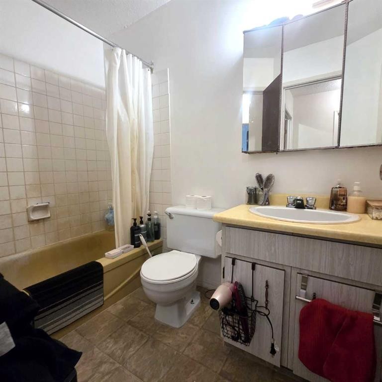304B-5611 9 Avenue, Edson, AB - Indoor Photo Showing Bathroom