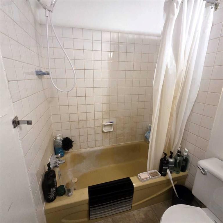 304B-5611 9 Avenue, Edson, AB - Indoor Photo Showing Bathroom