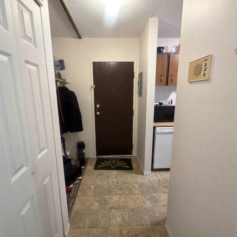 304B-5611 9 Avenue, Edson, AB - Indoor Photo Showing Other Room
