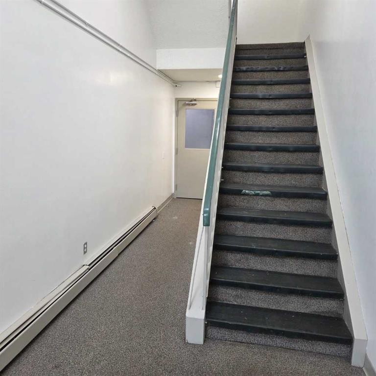 304B-5611 9 Avenue, Edson, AB - Indoor Photo Showing Other Room
