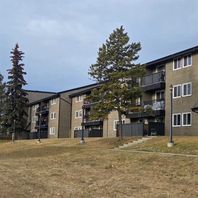304B-5611 9 Avenue, Edson, AB - Outdoor With Balcony