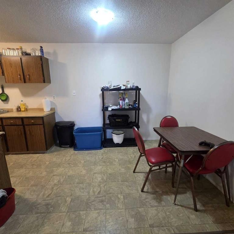 304B-5611 9 Avenue, Edson, AB - Indoor