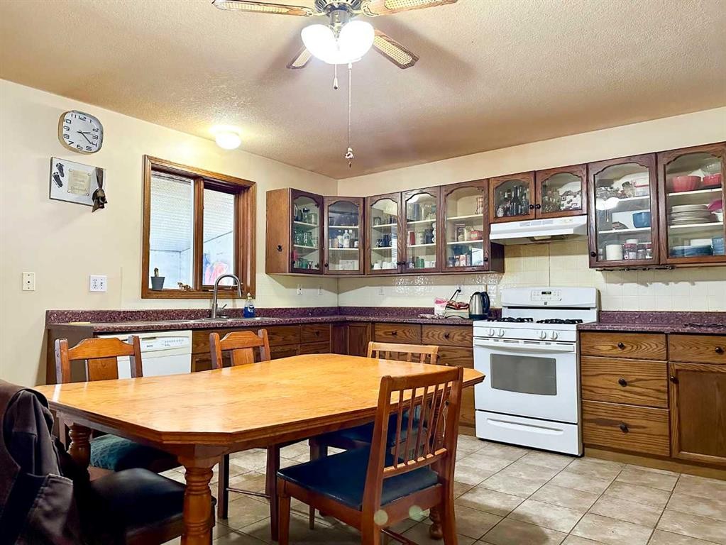 4713 43 Street, Mayerthorpe, AB - Indoor