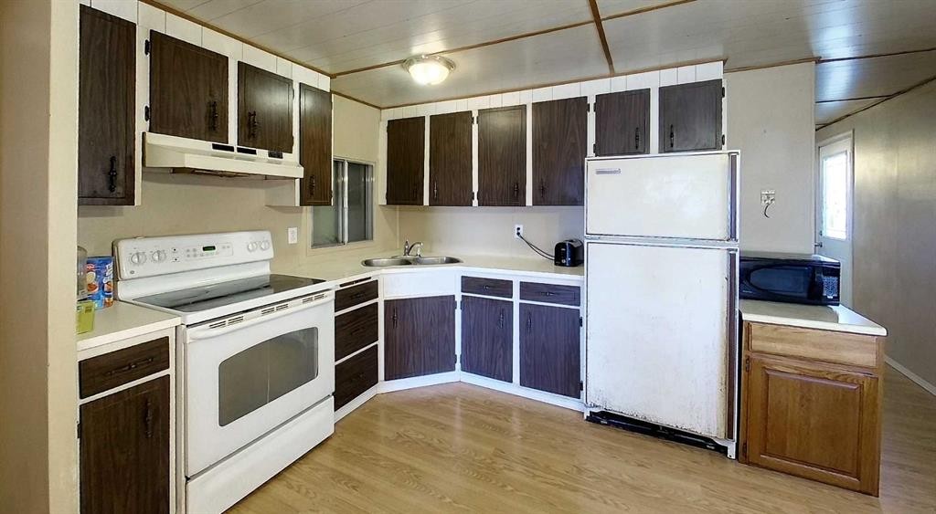 53216 Range Road 181, Rural Yellowhead County, AB - Indoor Photo Showing Kitchen