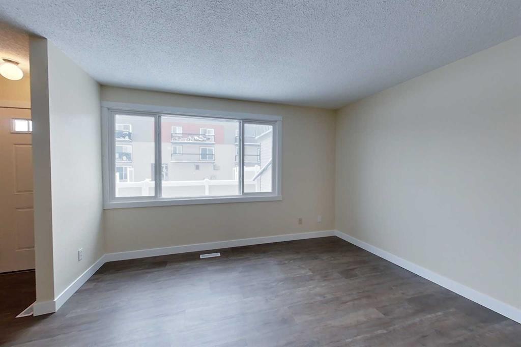 25-608 Main Street, Slave Lake, AB - Indoor Photo Showing Other Room