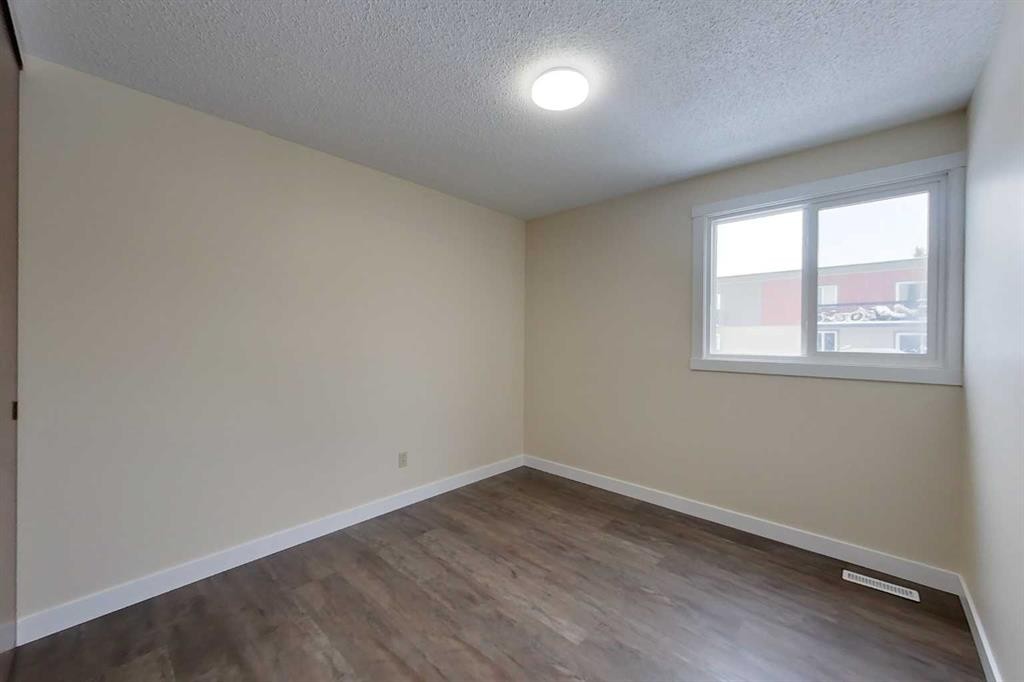 25-608 Main Street, Slave Lake, AB - Indoor Photo Showing Other Room