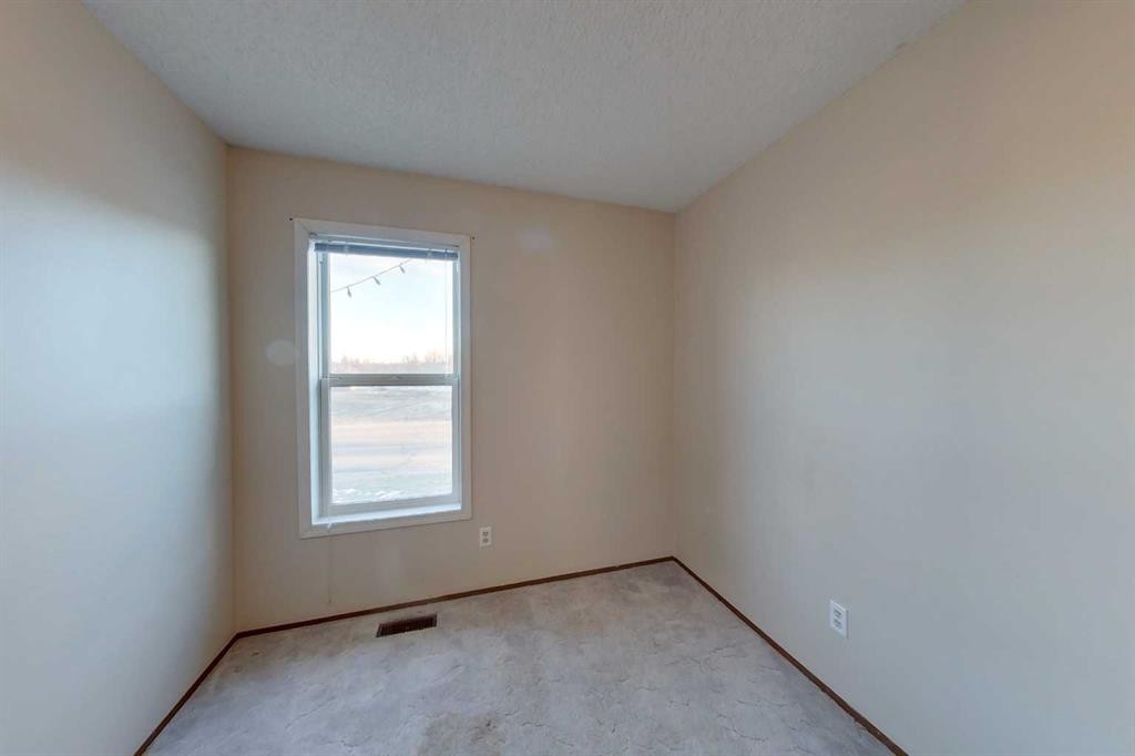 1004 12 Street, Slave Lake, AB - Indoor Photo Showing Other Room