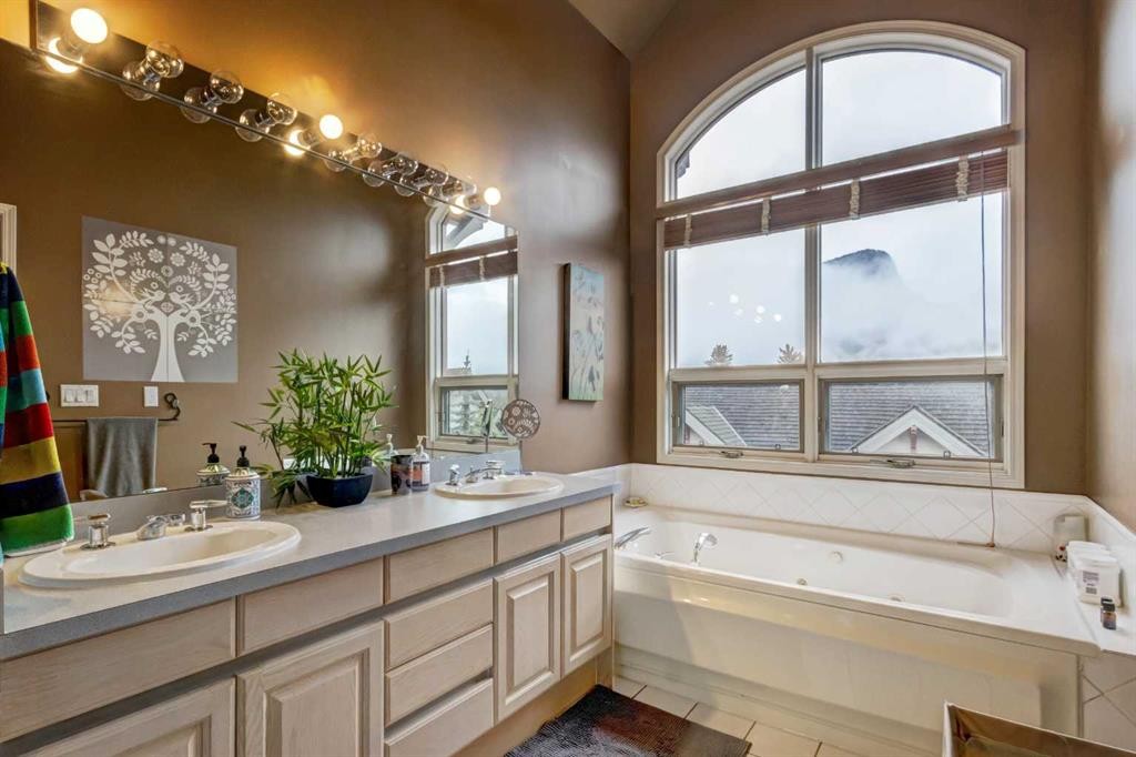36 Antelope Lane, Banff, AB - Indoor Photo Showing Bathroom