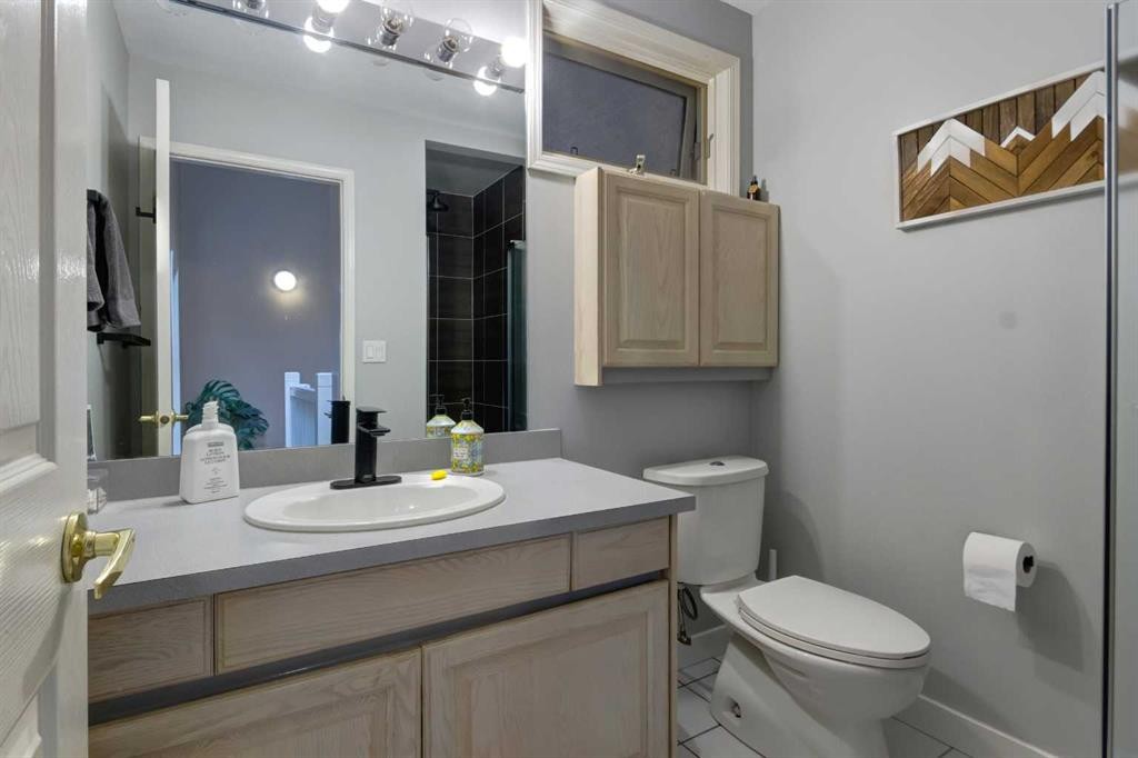 36 Antelope Lane, Banff, AB - Indoor Photo Showing Bathroom