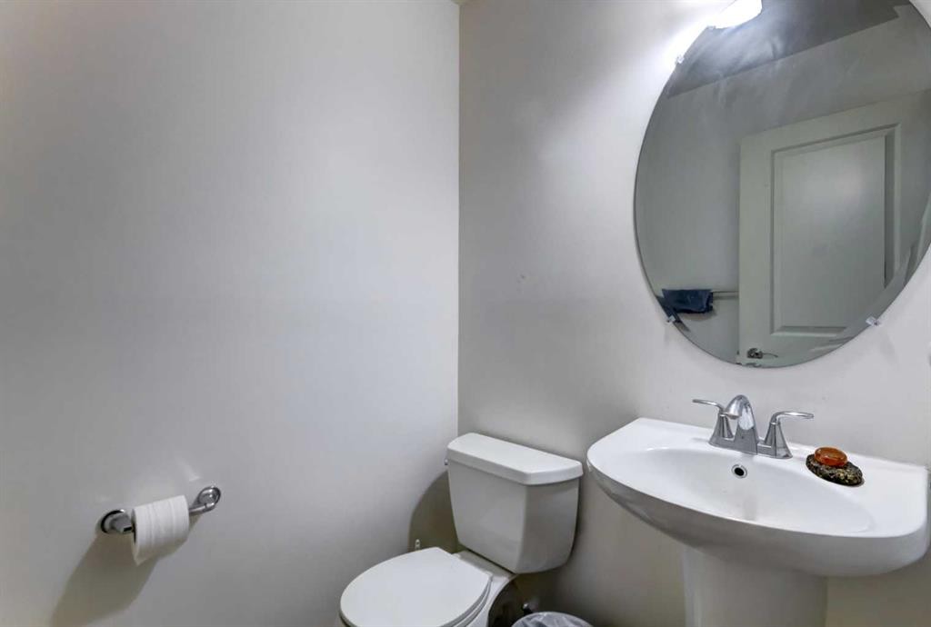 116 Nahanni Drive, Banff, AB - Indoor Photo Showing Bathroom