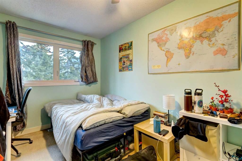 116 Nahanni Drive, Banff, AB - Indoor Photo Showing Bedroom