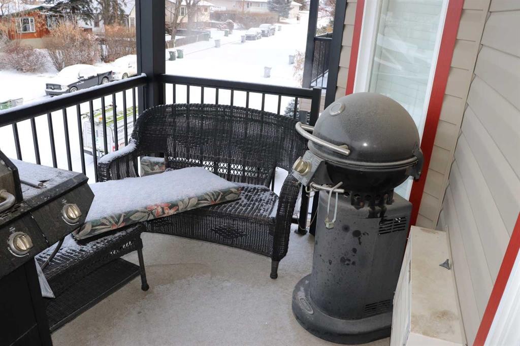 305-5037 7 Avenue, Edson, AB - Outdoor With Balcony With Exterior