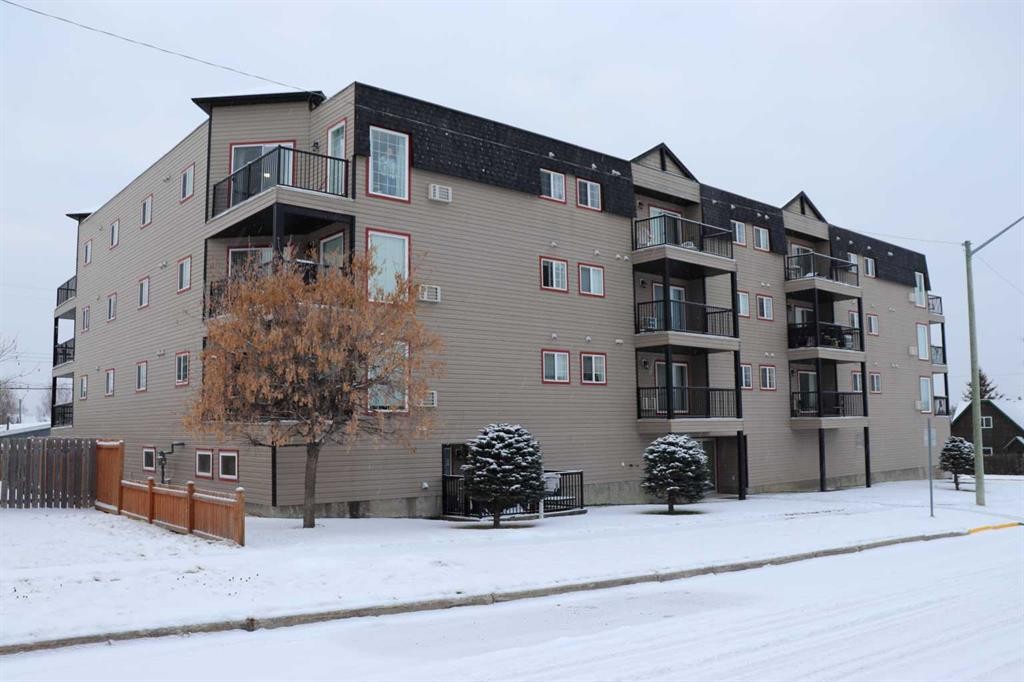 305-5037 7 Avenue, Edson, AB - Outdoor With Balcony