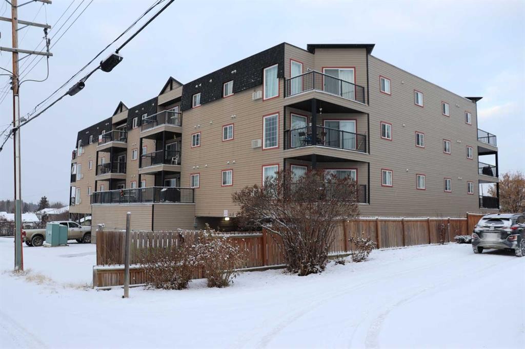 305-5037 7 Avenue, Edson, AB - Outdoor With Balcony