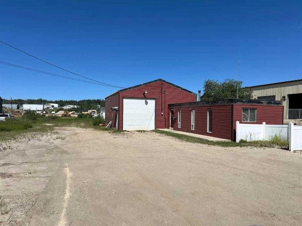 114 1 Avenue, Fox Creek, AB