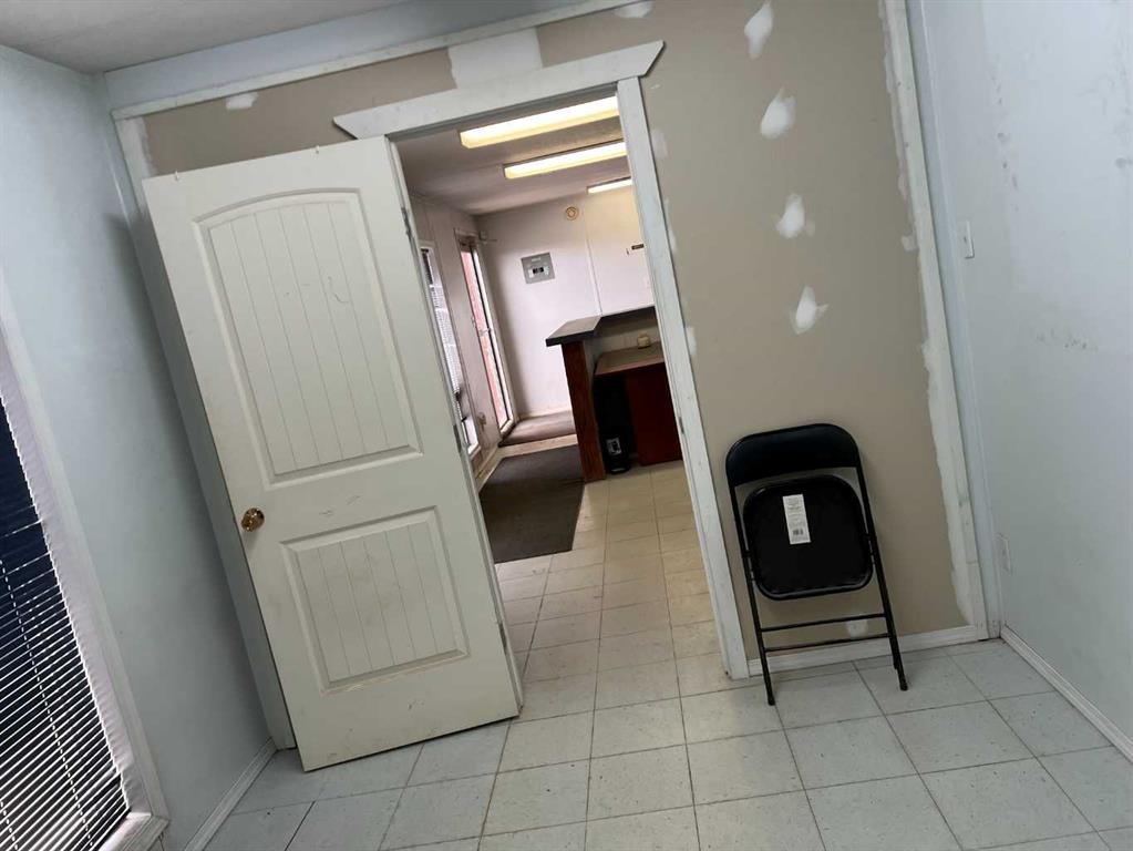 114 1 Avenue, Fox Creek, AB