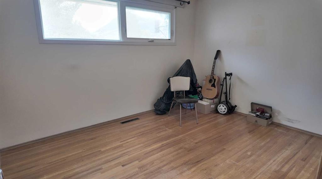 8 Barrier Mountain Drive, Exshaw, AB - Indoor Photo Showing Other Room