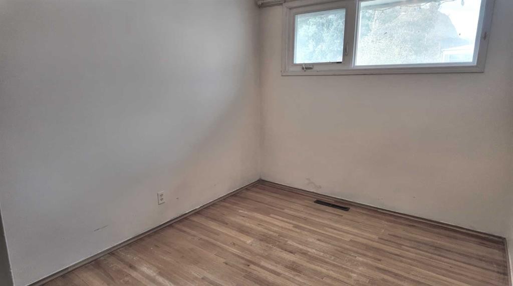 8 Barrier Mountain Drive, Exshaw, AB - Indoor Photo Showing Other Room