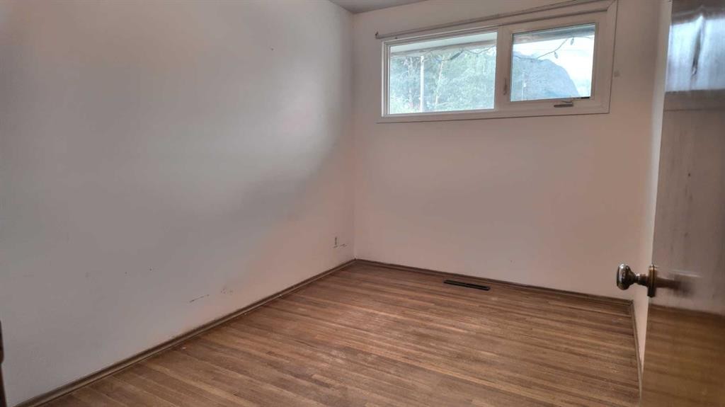 8 Barrier Mountain Drive, Exshaw, AB - Indoor Photo Showing Other Room