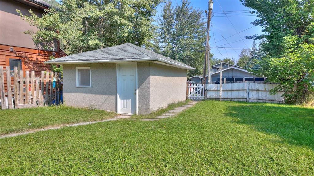 8 Barrier Mountain Drive, Exshaw, AB - Outdoor