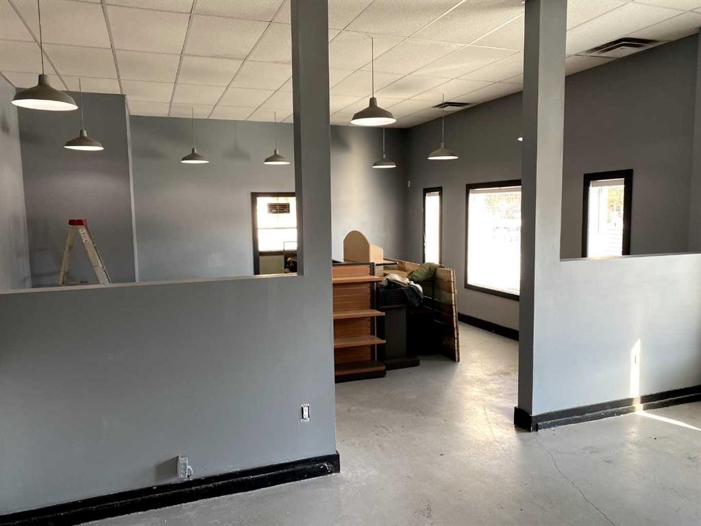 5006 50 Avenue, Peers, AB