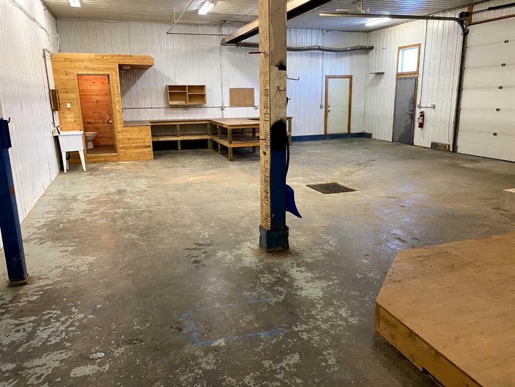 5006 50 Avenue, Peers, AB