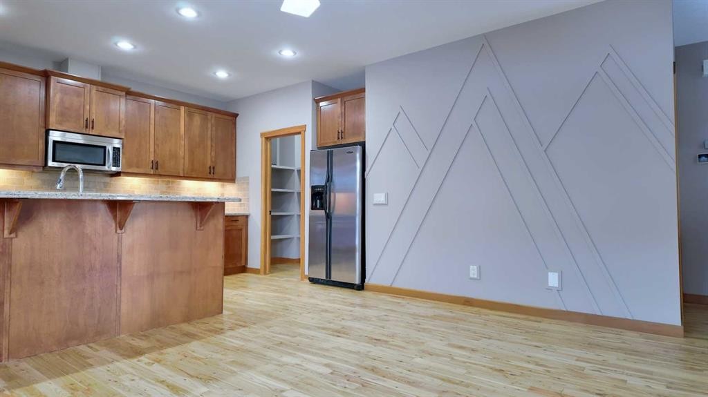 1-101 Armstrong Place, Canmore, AB - Indoor Photo Showing Kitchen