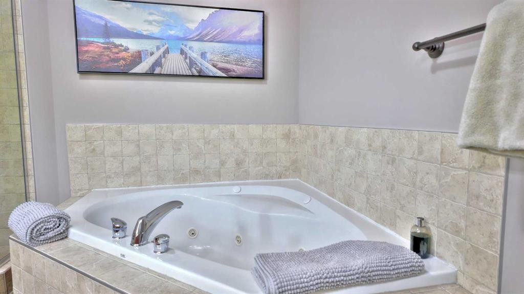 1-101 Armstrong Place, Canmore, AB - Indoor Photo Showing Bathroom