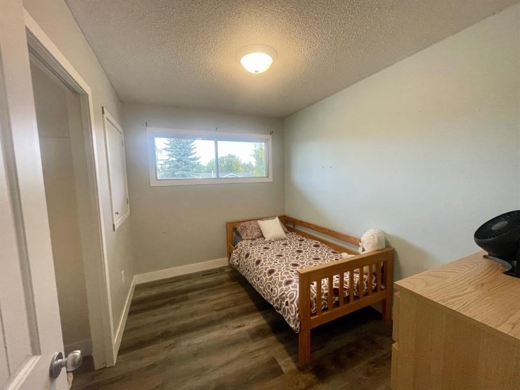 5301 15 Ave, Edson, AB - Indoor Photo Showing Bedroom
