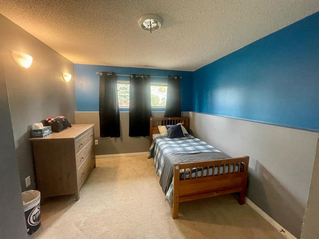 5301 15 Ave, Edson, AB - Indoor Photo Showing Bedroom
