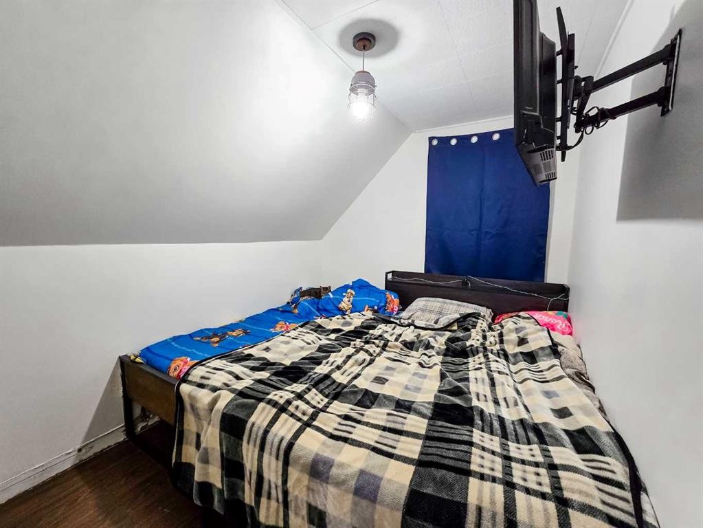 4621 5 Avenue, Edson, AB - Indoor Photo Showing Bedroom