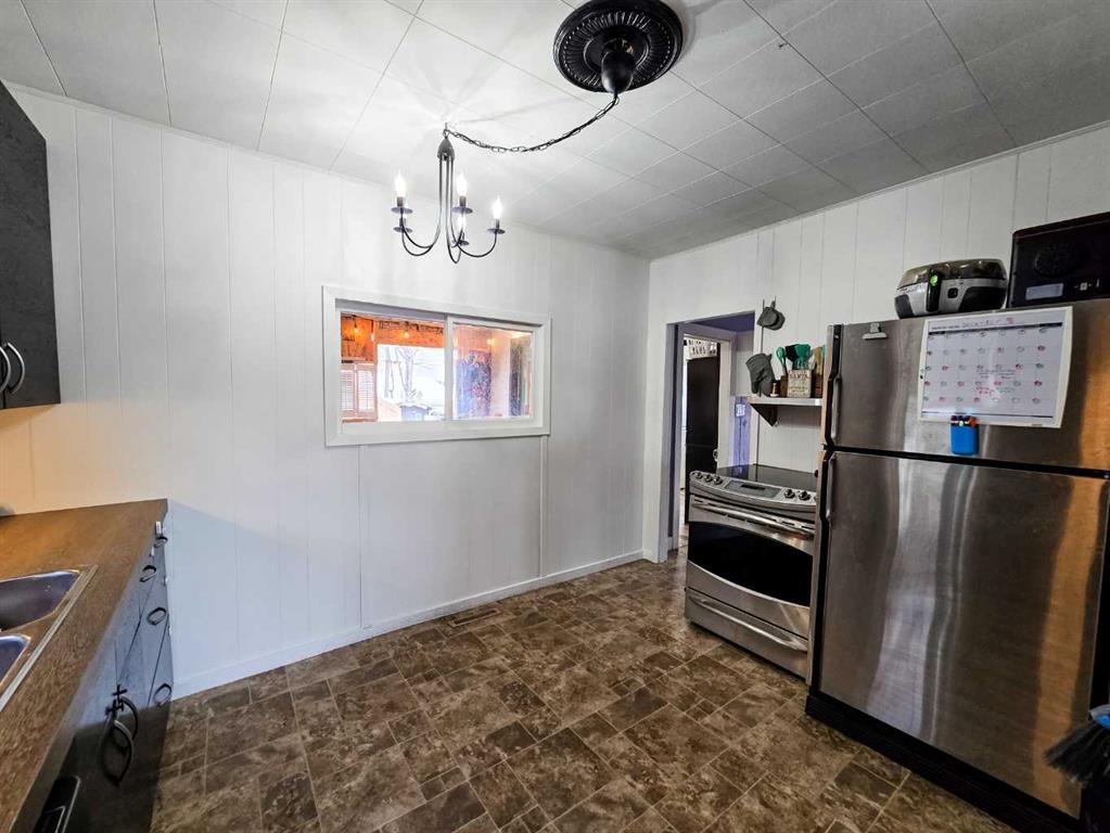 4621 5 Avenue, Edson, AB - Indoor Photo Showing Kitchen