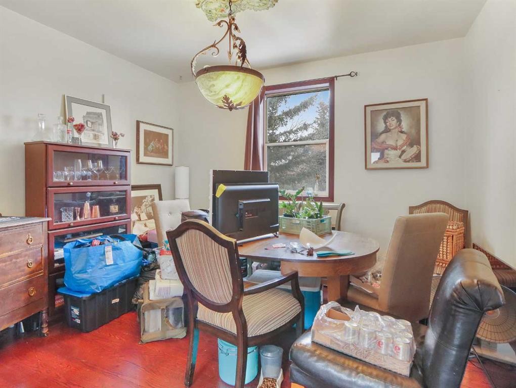 910 Main Street, Canmore, AB - Indoor Photo Showing Dining Room