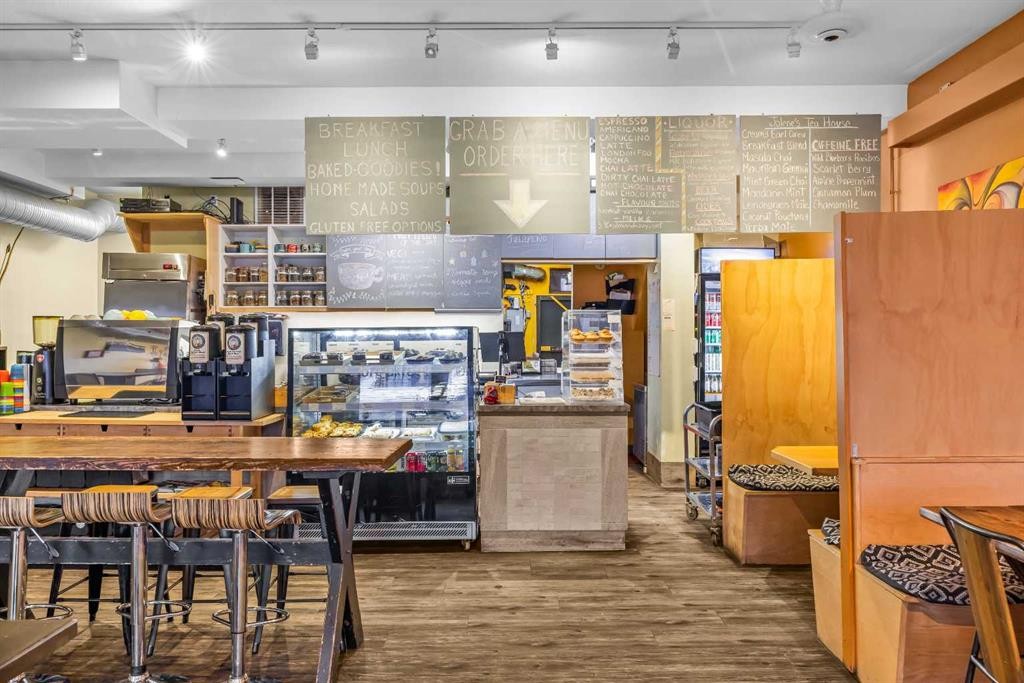 2-718 10Th Street, Canmore, AB