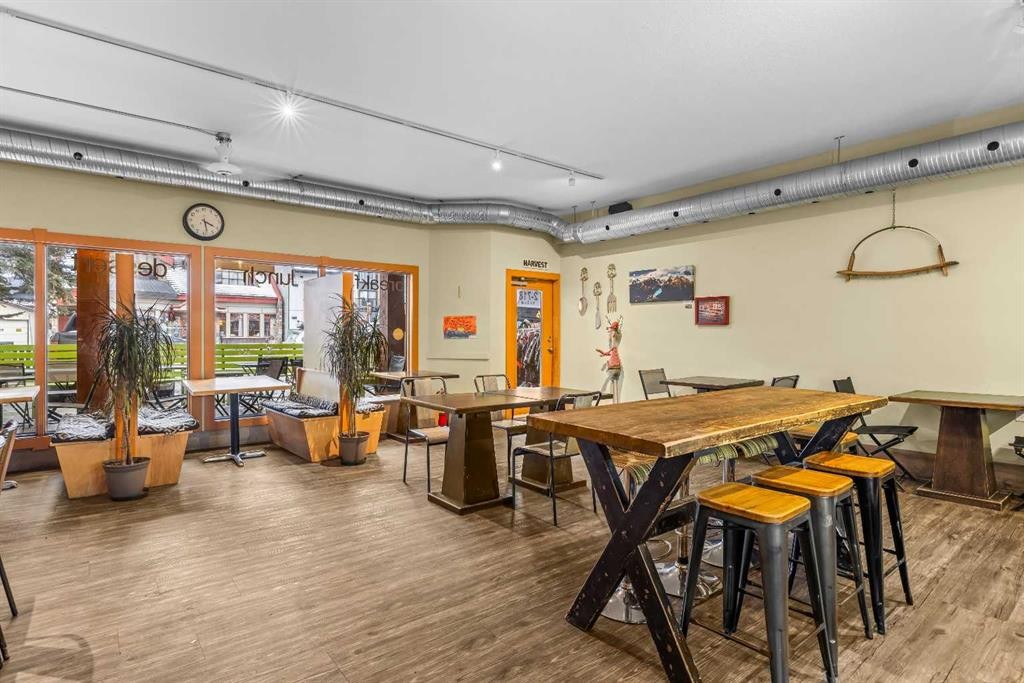 2-718 10Th Street, Canmore, AB