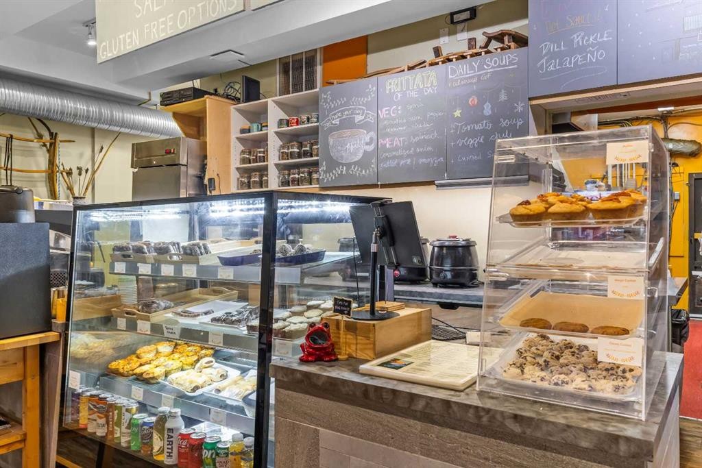 2-718 10Th Street, Canmore, AB