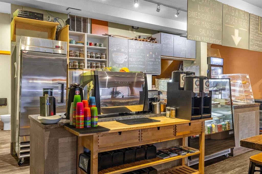 2-718 10Th Street, Canmore, AB