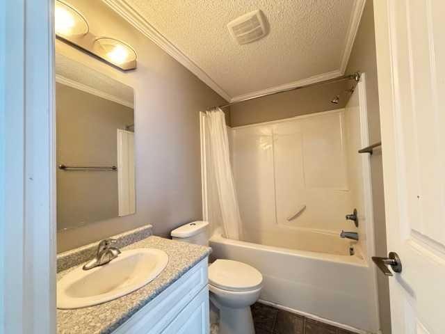401 12 Street Sw, Slave Lake, AB - Indoor Photo Showing Bathroom