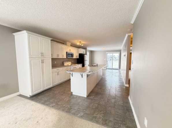 401 12 Street Sw, Slave Lake, AB - Indoor Photo Showing Kitchen