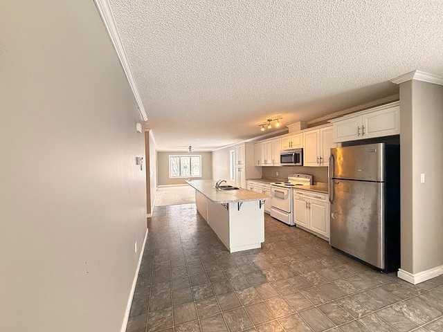401 12 Street Sw, Slave Lake, AB - Indoor Photo Showing Kitchen