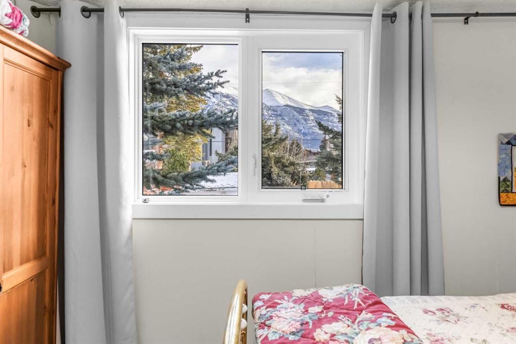 1001 9Th Avenue, Canmore, AB - Indoor Photo Showing Bedroom