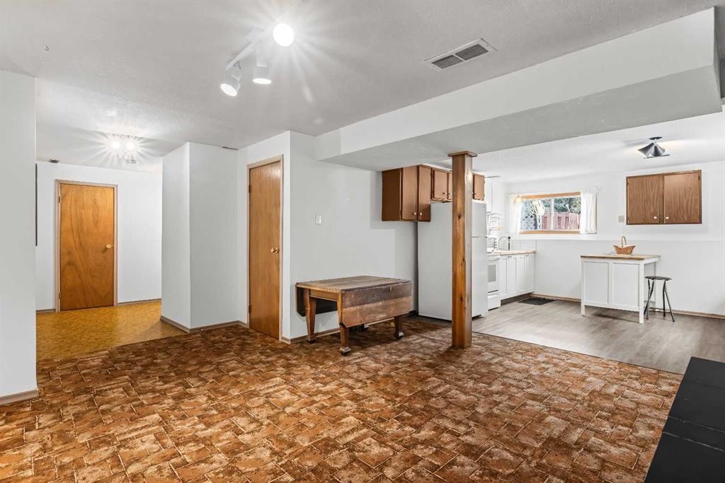 1001 9Th Avenue, Canmore, AB - Indoor