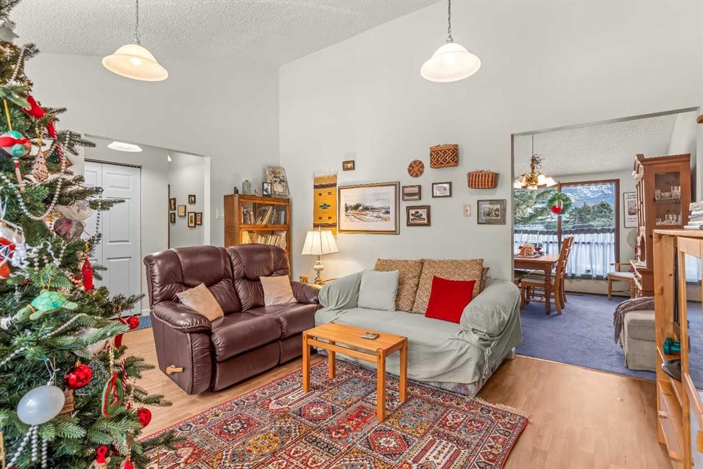 1001 9Th Avenue, Canmore, AB - Indoor Photo Showing Living Room