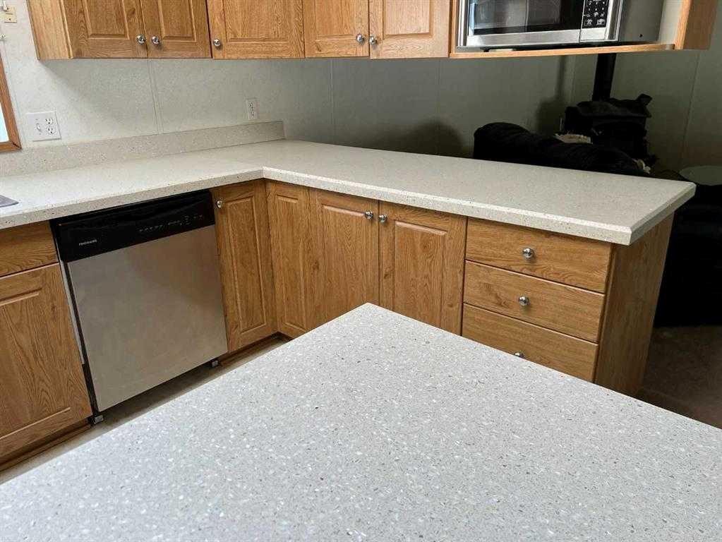 806 5 A Street, Fox Creek, AB - Indoor Photo Showing Kitchen
