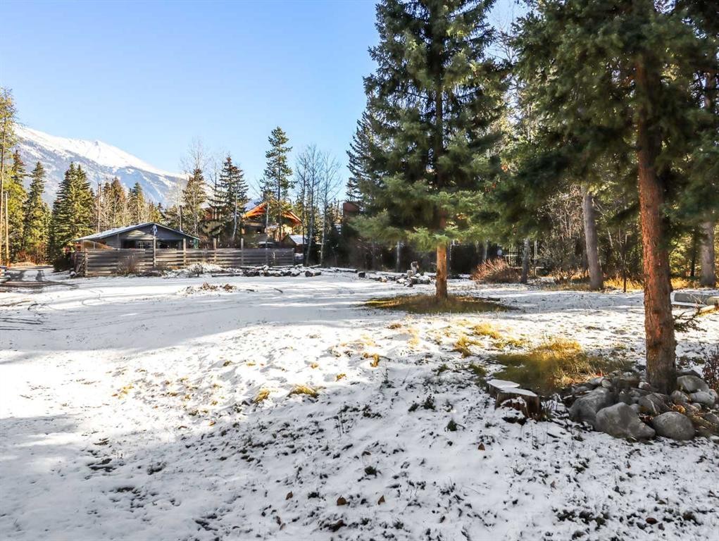 806 12A Street, Canmore, AB