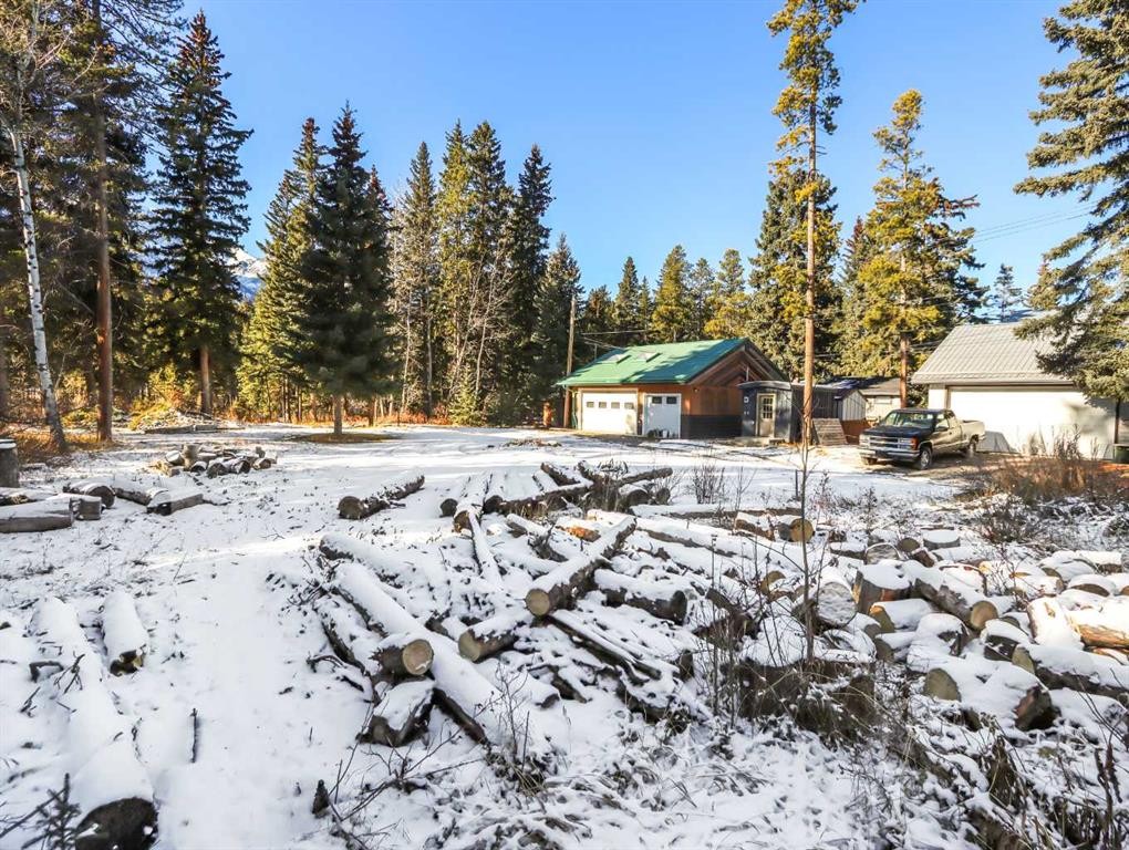 806 12A Street, Canmore, AB