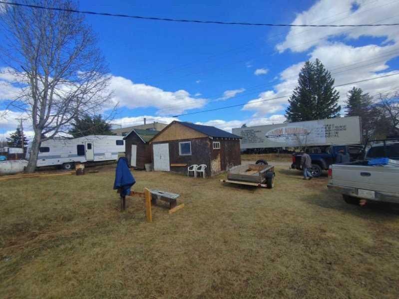 301/303 4 Street, Blue Ridge, AB