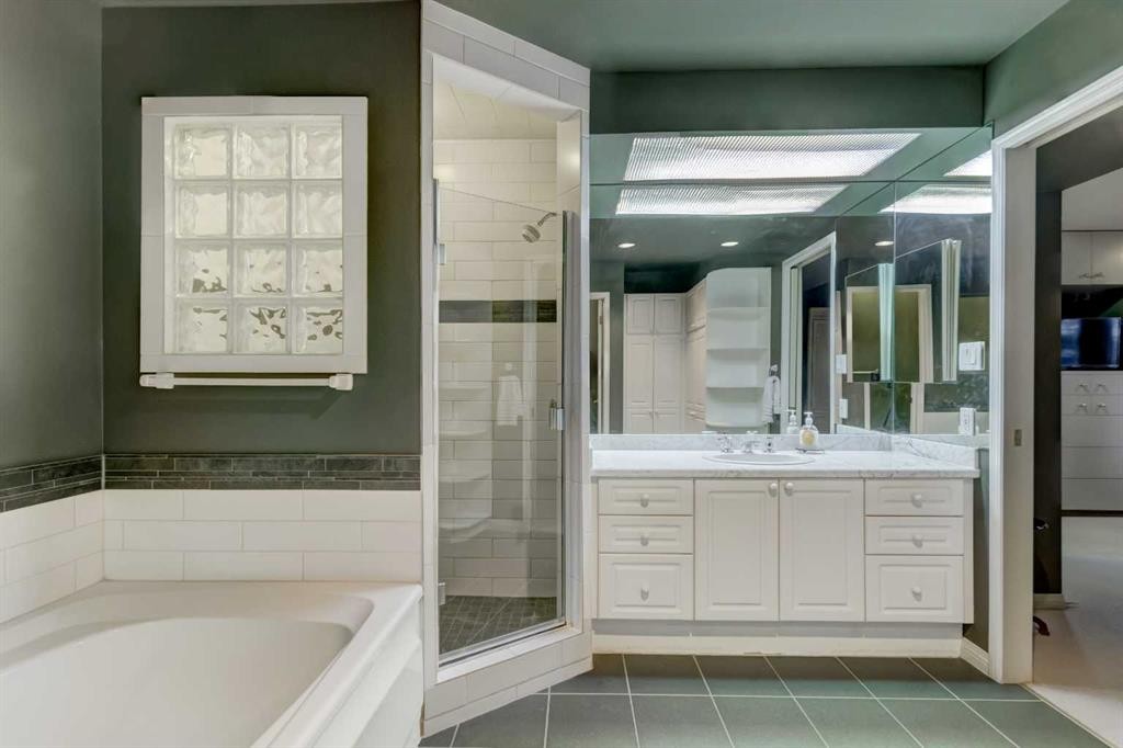 13 Antelope Lane, Banff, AB - Indoor Photo Showing Bathroom