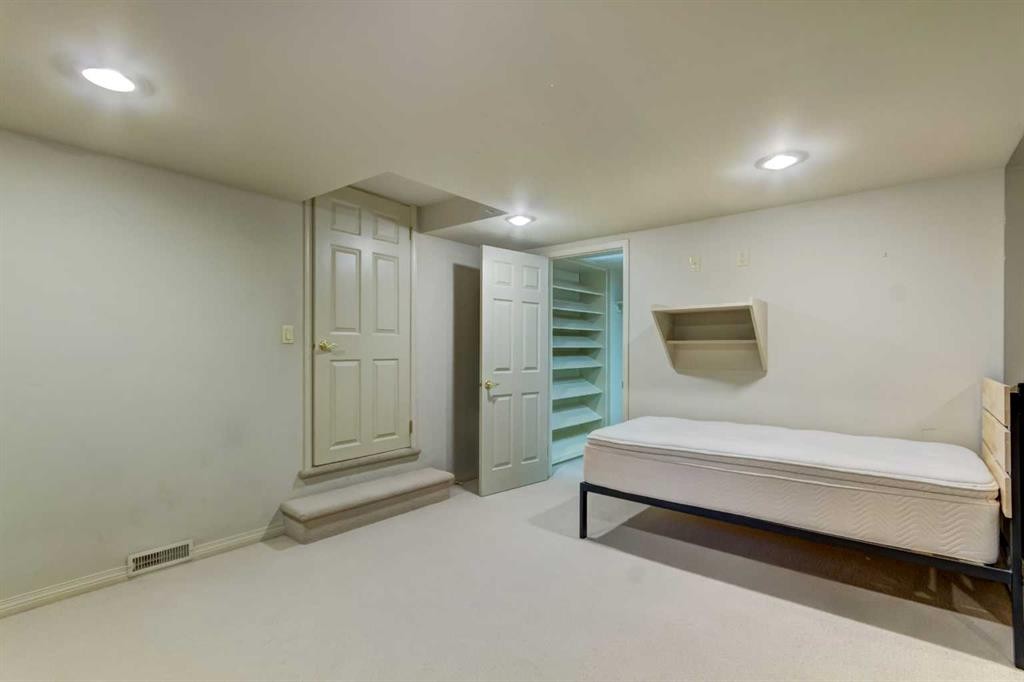 13 Antelope Lane, Banff, AB - Indoor